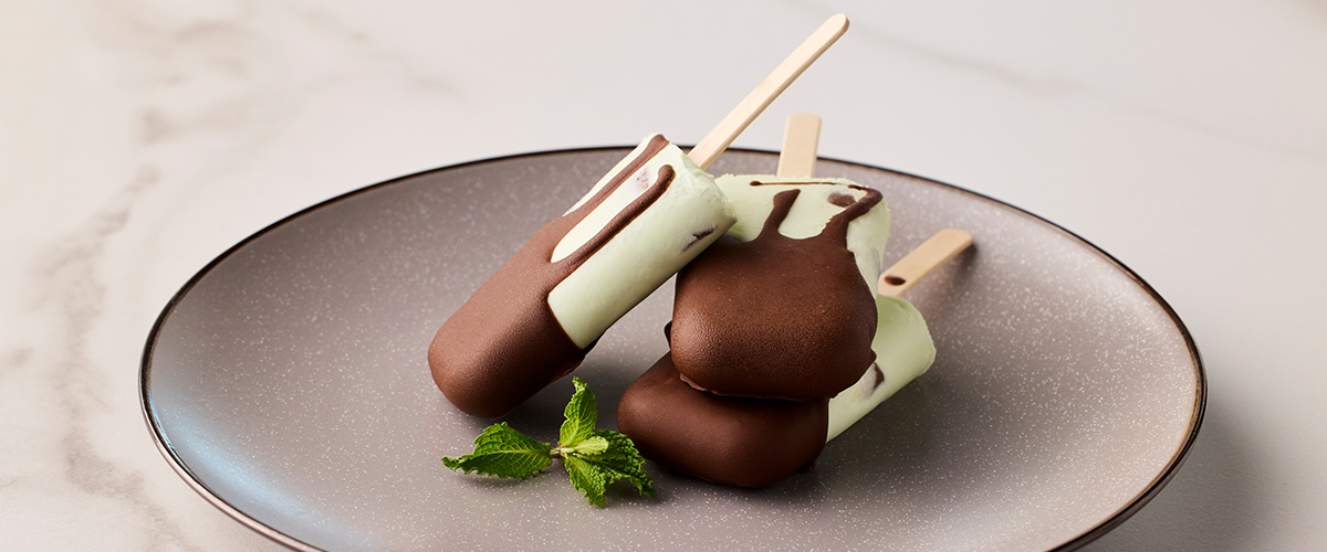 Mint Chocolate Chip Greek Yoghurt Popsicles 