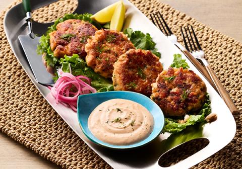 Salmon Cakes with spicy Yoghurt Sauce